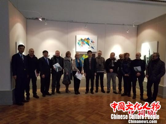 中国画家王洪俊抽象油画艺术展在俄罗斯开幕