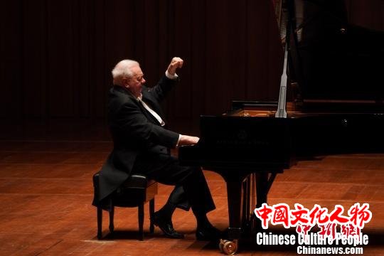 著名钢琴大师菲利普·昂特蒙在国家大剧院2018国际钢琴系列揭幕演出中 王小京 摄