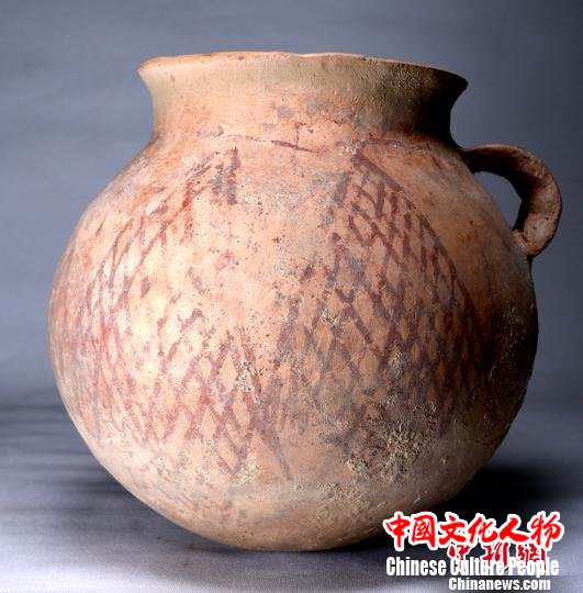 出土彩绘陶器。陕西省考古研究院供图