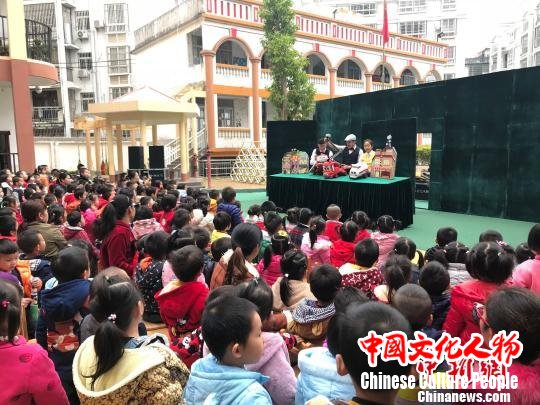 中国儿艺开启边疆公益行五年走进九省区