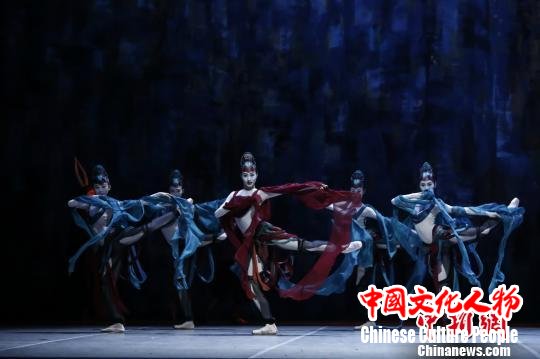 图为中央芭蕾舞团大型原创芭蕾舞剧《敦煌》剧照。重庆大剧院供图