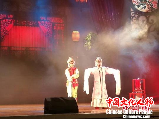 昆曲选段《游园》。　陈静 摄