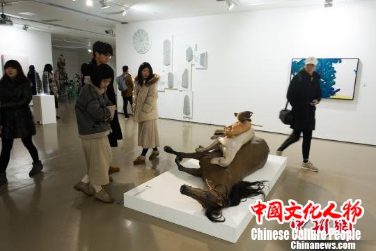 墙报艺术家展在京举办发掘并推广青年艺术家