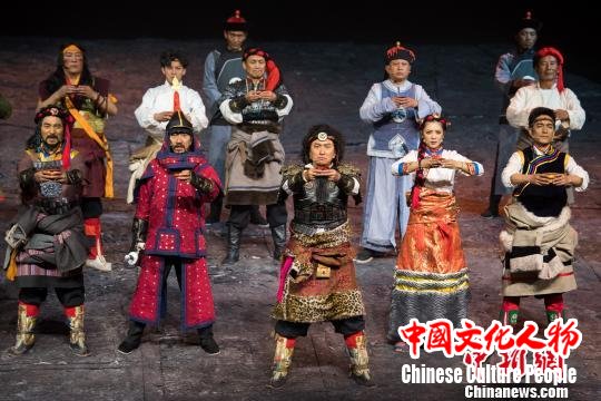 20日晚，历史题材史诗话剧《共同家园》在拉萨上演。　何蓬磊 摄