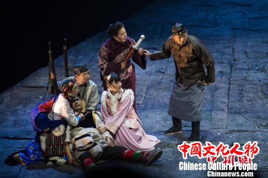 20日晚，历史题材史诗话剧《共同家园》在拉萨上演。　何蓬磊 摄