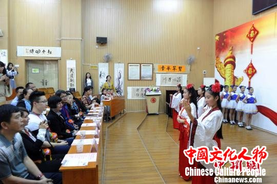 德国私立学校校长青睐中国传统文化盼派学生前来学习