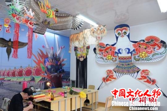 “江南风筝王”张志刚精心制作的风筝 德清新闻中心
