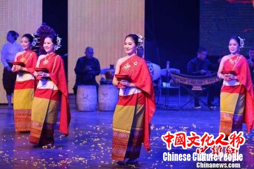 泰国艺术团在海口开展民间艺术表演活动异域风情饱眼福