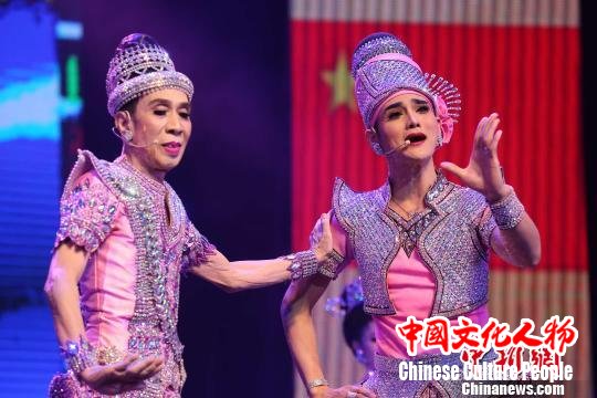 泰国艺术团进行民间艺术表演。　张茜翼 摄