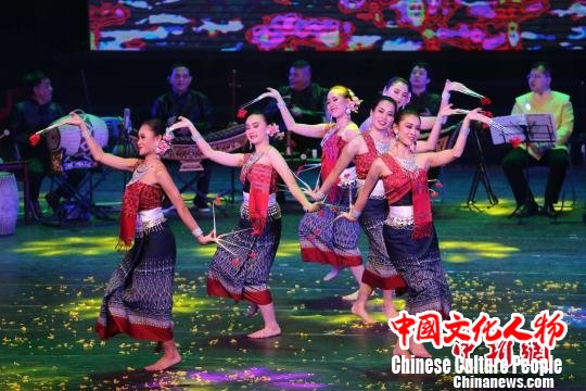 泰国艺术家在海口开展民间艺术表演活动。　张茜翼 摄