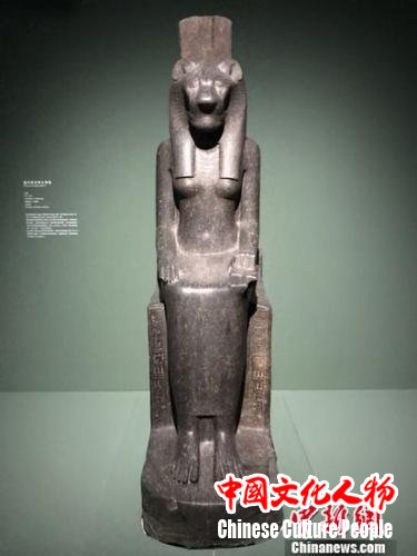 塞克荷迈特女神像。胡健 摄