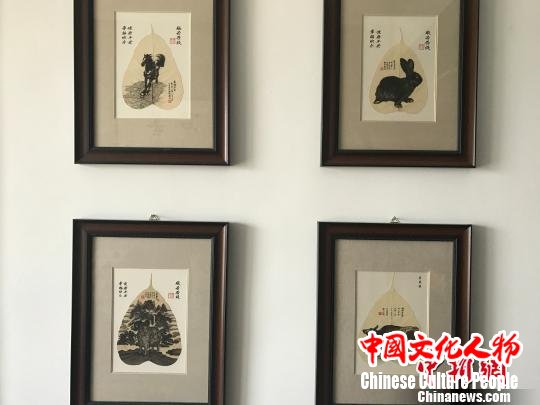 王成孝制作的胎毛画作品。　杨静 摄