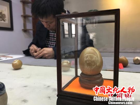 山西手工艺人“蛋壳刻画”20余年毫厘之上刻艺术