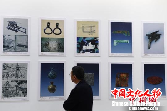 4月15日，中国科学院文献情报中心举办的“中国古代重要科技发明创造展”正在兰州展出。　杨艳敏 摄