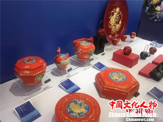 图为2018中国(宁波)特色文化产业博览会现场 李佳赟 摄