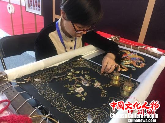 图为2018中国(宁波)特色文化产业博览会现场 李佳赟 摄