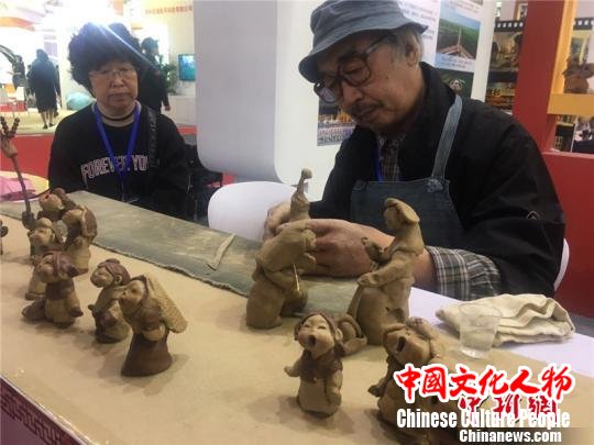 图为2018中国(宁波)特色文化产业博览会现场 李佳赟 摄