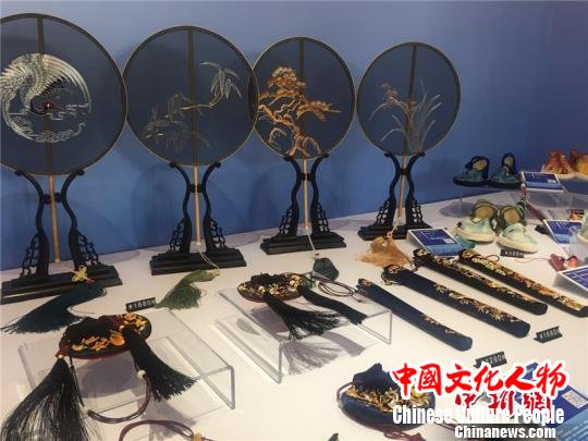 图为2018中国(宁波)特色文化产业博览会现场 李佳赟 摄