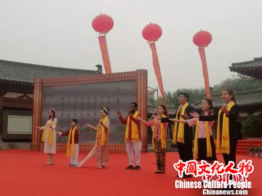 杜甫诗词大会河南巩义启幕留学生齐诵杜诗敬“诗圣”