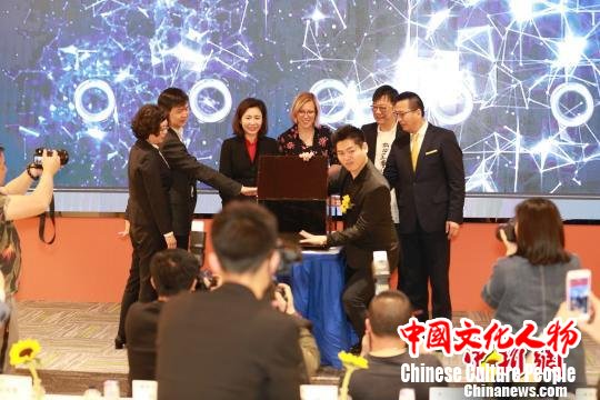 4月26日,第四届“追逐梵高”大赛?东岸全国总决赛暨首届世博艺术季揭幕式在上海举行。世博管理局 供图 4月26日,第四届“追逐梵高”大赛?东岸全国总决赛暨首届世博艺术季揭幕式在上海举行。世博管理局 供图