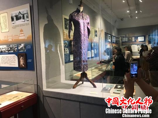 《鲁迅·徐志摩——呐喊与歌唱的人生》开展陆小曼旗袍亮相