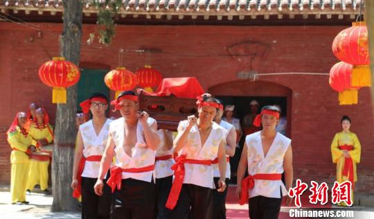 广胜寺古庙会不但历史悠久，而且文化底蕴深厚。它传承的是中华五千年悠久文化，展现的是广大人民群众对美好生活的期盼与向往。它植根与民心，流传于民间，虽经历久远，但却长盛不衰。洪洞广胜寺景区供图