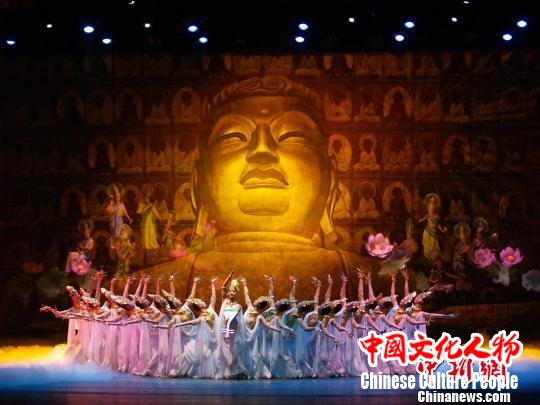 《丝路花雨》演出剧照 钟欣 摄 《丝路花雨》演出剧照 钟欣 摄