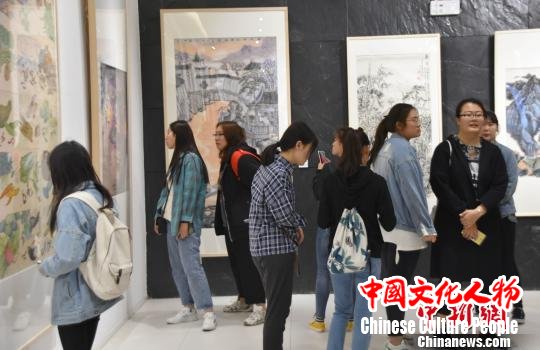 沿海开放城市美术馆馆藏作品展烟台启幕讲述中国故事