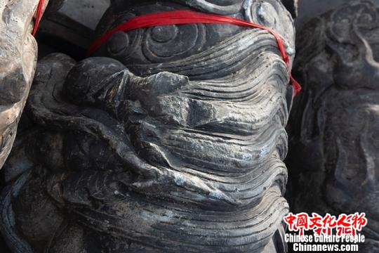 盘龙石柱已打捞出13段(胡春风摄)