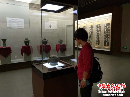 辽宁省辽阳市博物馆展出商代青铜礼器“酉父癸簋”