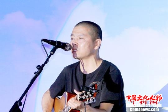 知名音乐人苏阳献唱。　张道正 摄