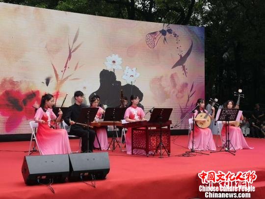 国家非遗项目江南丝竹表演韵味浓郁，风格秀雅。　陈静 摄