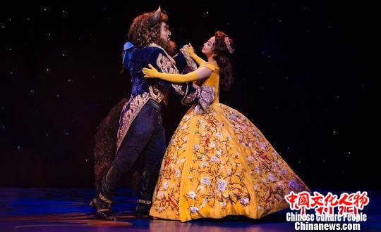 音乐剧《美女与野兽》中文版将于6月15日起正式向公众开放，演出时长约两小时。