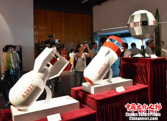 图为《世纪伟人腾飞梦——周恩来与两弹一星》现场 何蒋勇 摄