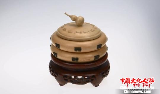 以竹节为主题创作的三层罗盘 余皓 摄