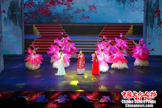 图为武汉戏曲展演 武轩 摄