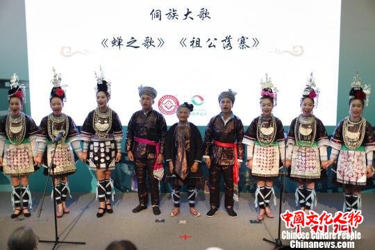 国家级非遗传承人潘萨银花和小黄侗歌队现场演唱侗族大歌 钟欣 摄