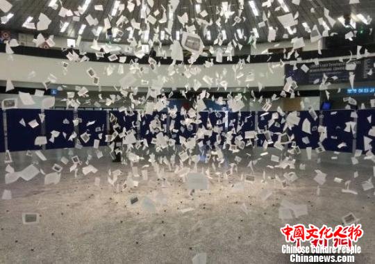 Raquel Lejtreger（拉奎尔·勒杰尔格） 作品：《OUT IN THE OPEN》　平遥国际雕塑节组委会提供　摄