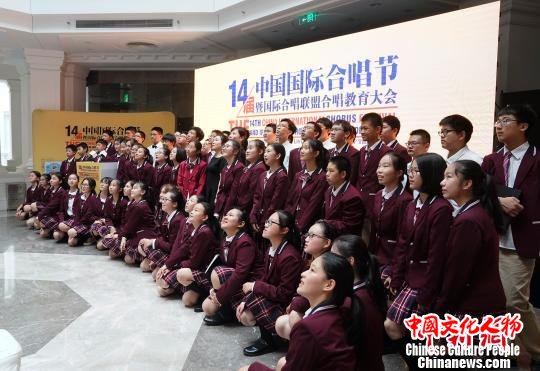 35中合唱团现场表演 杜洋 摄