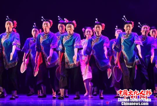 图为群舞《志向》。　吕明 摄