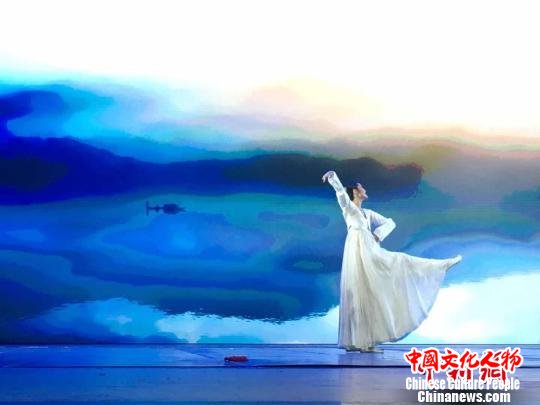 图为闭幕演出剧照。　胡远航 摄