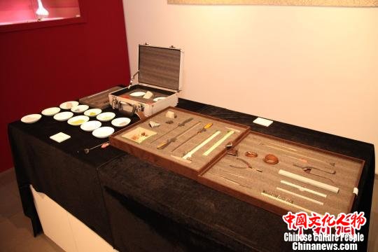 景泰蓝工艺要用到的工具 钟欣 摄