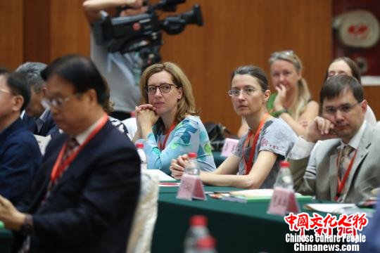 第五次汉学家文学翻译国际研讨会会议现场。　贺俊怡 摄