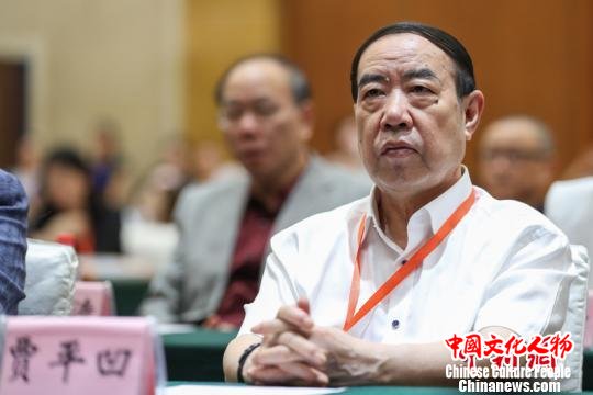 中国著名作家贾平凹在第五次汉学家文学翻译国际研讨会会议现场。　贺俊怡 摄