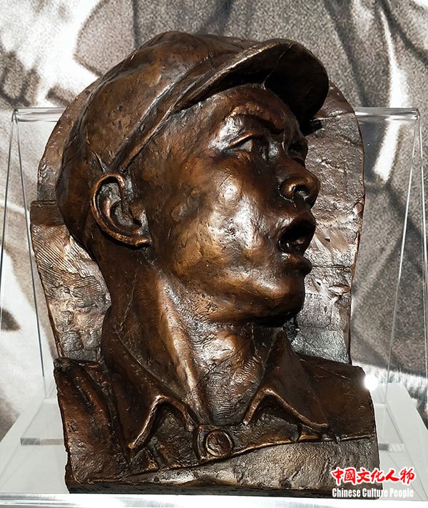 刘开渠《人民英雄纪念碑浮雕·胜利渡长江》指挥员头像。