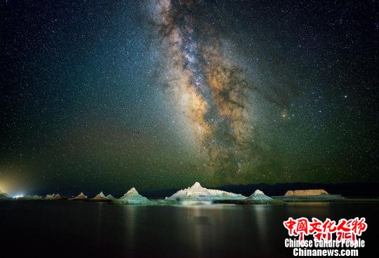 首届中国星空摄影大赛结果出炉《茶卡盐湖银河》摘金