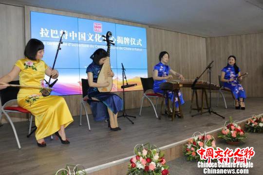 图为揭牌仪式现场。　岳依桐 摄