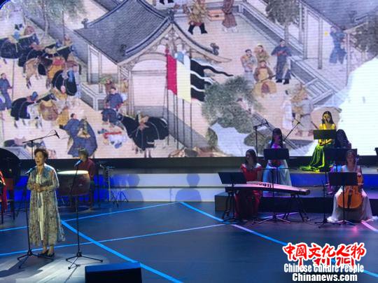 首届女性诗歌周音乐朗诵会。　索有为 摄