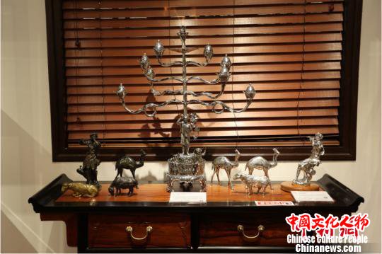 以色列艺术大师创作的银器。 供图
