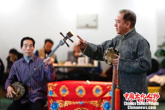 话剧《天命》在排练中 富田 摄